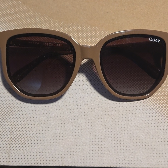 Quay Australia-NWOT \